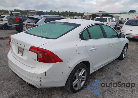 2015 Volvo S60 T5 Premier z USA, uszkodzony, nr VIN YV126MFK5F1344511